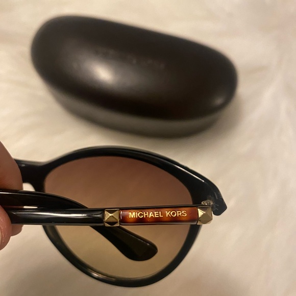 Michael Kors Camila sunglasses with hard case - Picture 5 of 12